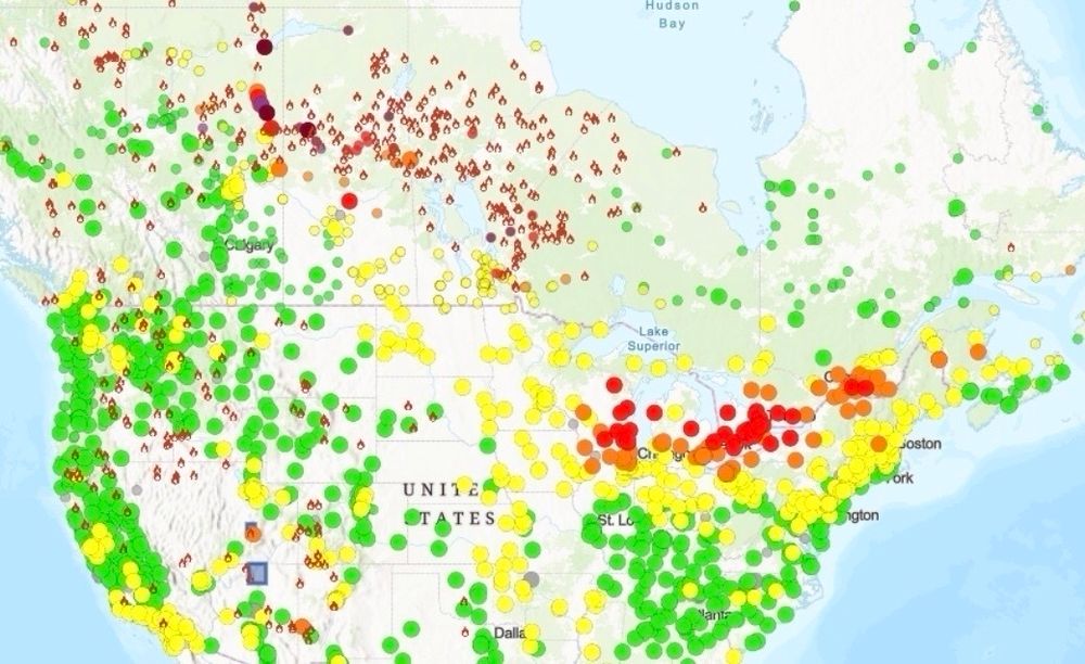 Map of most of Canada and USA showing wildfires and air quality. The fires are most prominent in central and western Cansda, and affected air quality can be seen especially from the Midwest eastward through the Great Lakes and St. Lawrence Seaway.