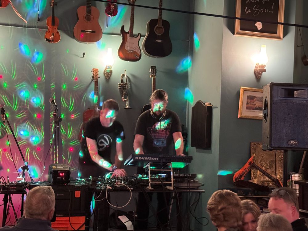 Electronic music performance