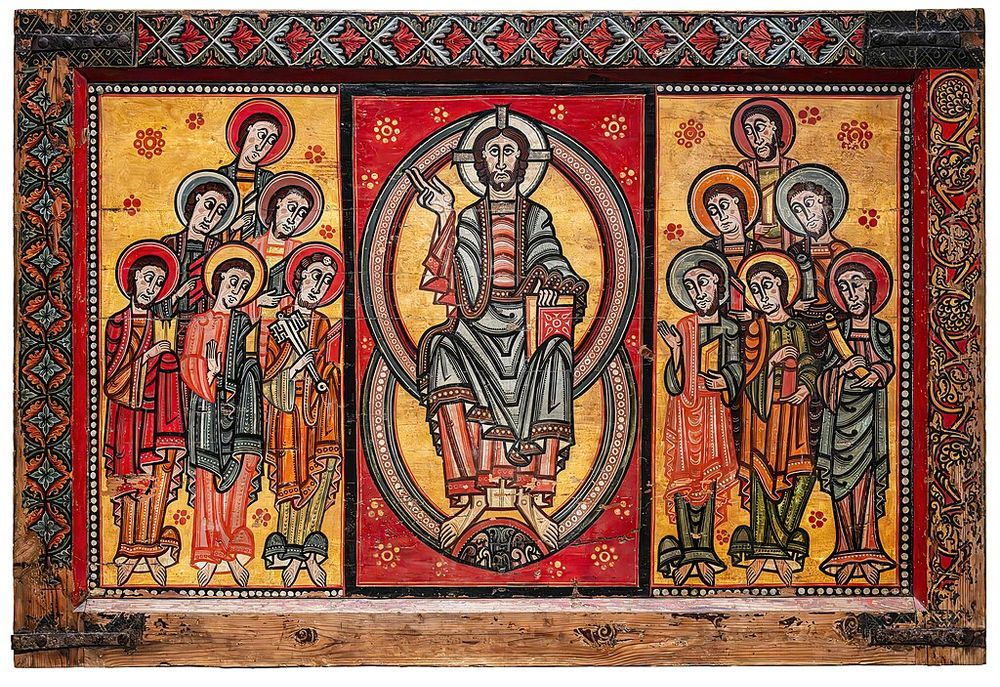Frontal de altar del siglo XII pintado al temple. Aparece en el centro Cristo Pantocrátor con los apóstoles flanqueándolo a ambos lados.