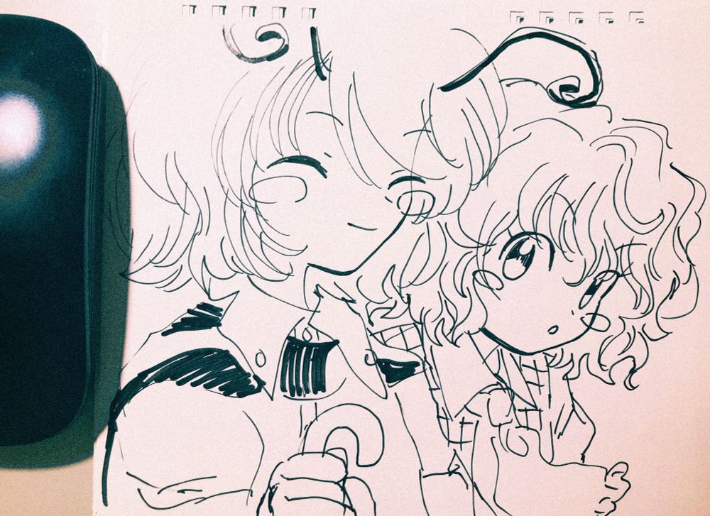 幽香ちゃんの傘を持ってるリグルの隣で幽香ちゃんが不思議そうに横目で見る