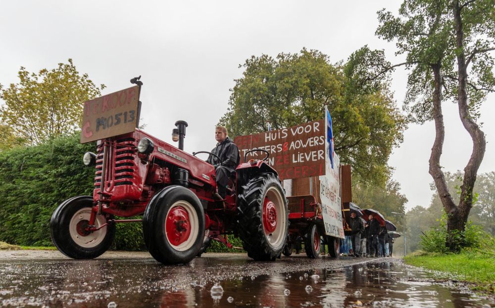 Nieuwehorne houdt stil protest tegen mogelijke komst van azc. 'Wij voelen ons niet gehoord'