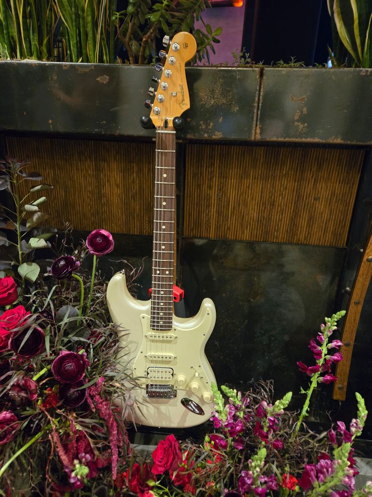 LeStrat: Petit Coup Fender guitar