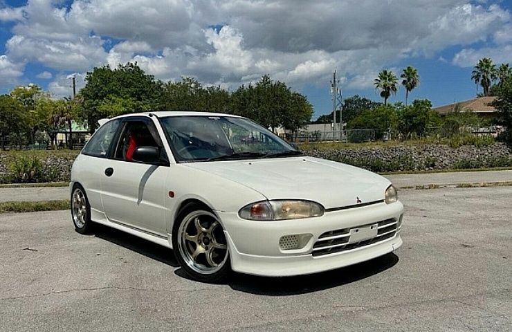 Picture of a Mitsubishi Mirage Cyborg R 