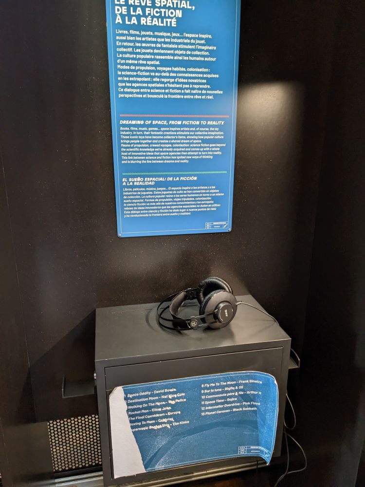 Sélection de plusieurs chansons en rapport avec l'espace à l'exposition 