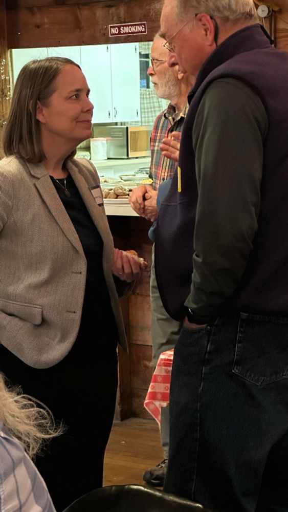 Shenna talks to a voter 