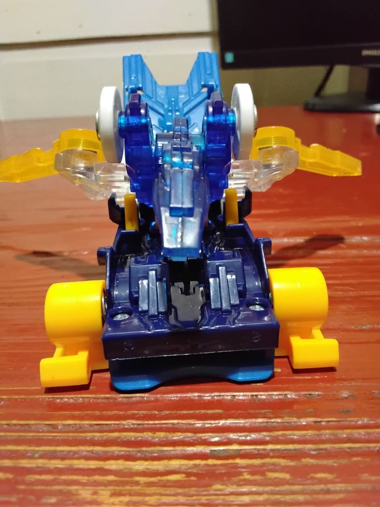 Shadow Wind's from Screechers Wild 3 toy from the front