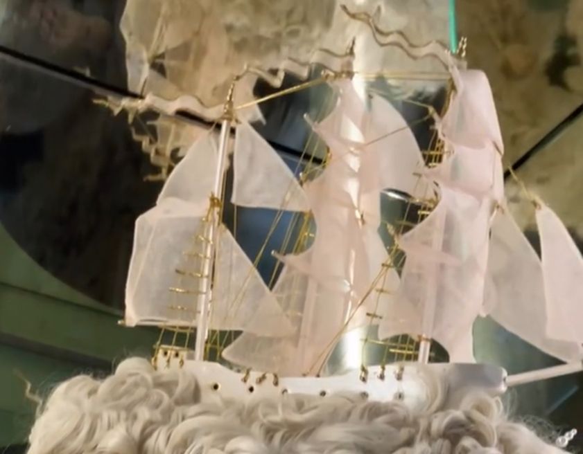 the model of a ship on top of the wig