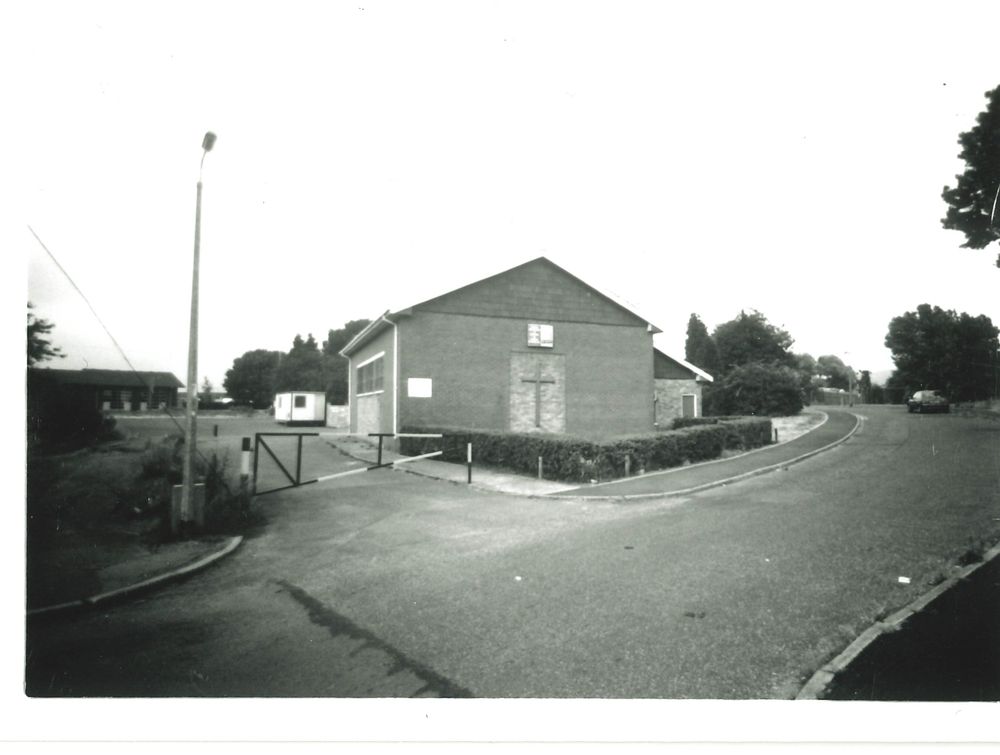 eglwys fodern, Cwmbran