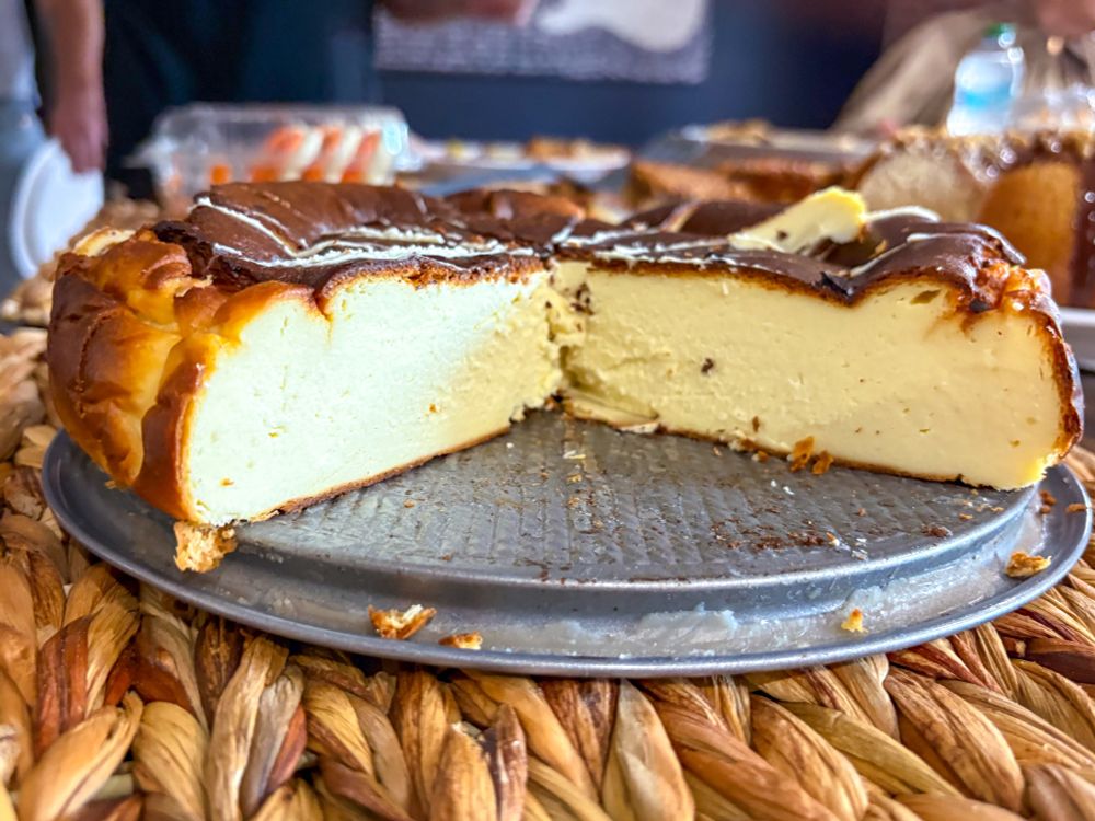 Cross section of a perfectly cooked and creamy cheesecake 