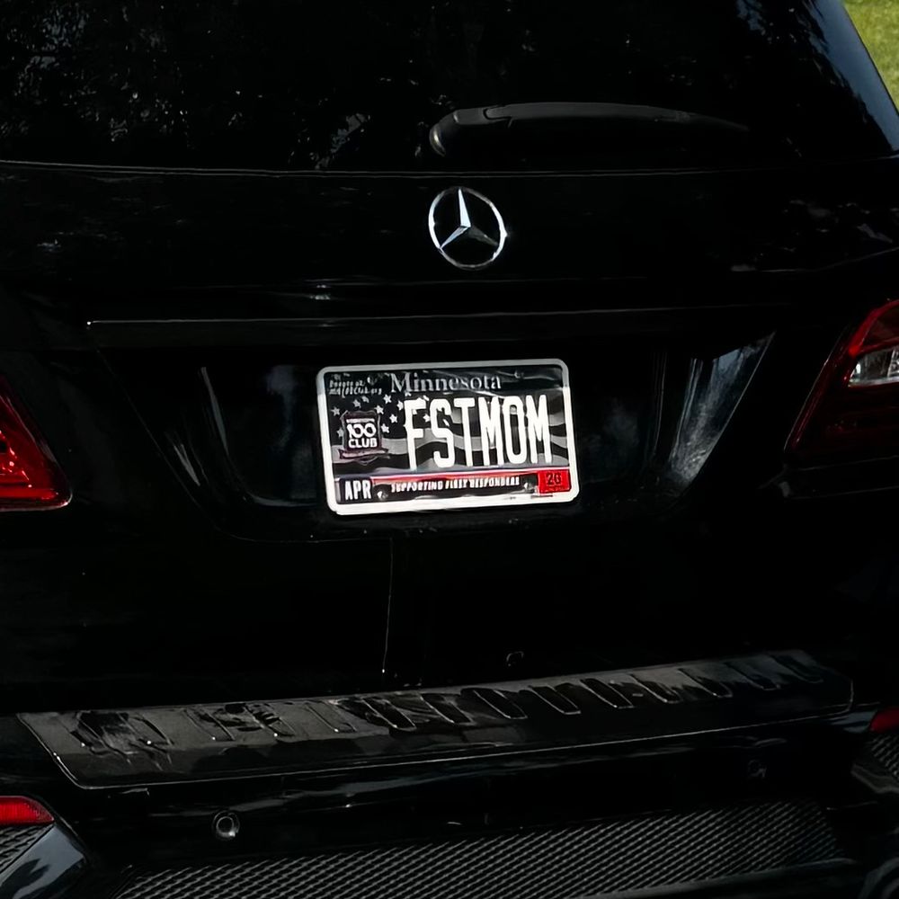 vanity plate reading FSTMOM