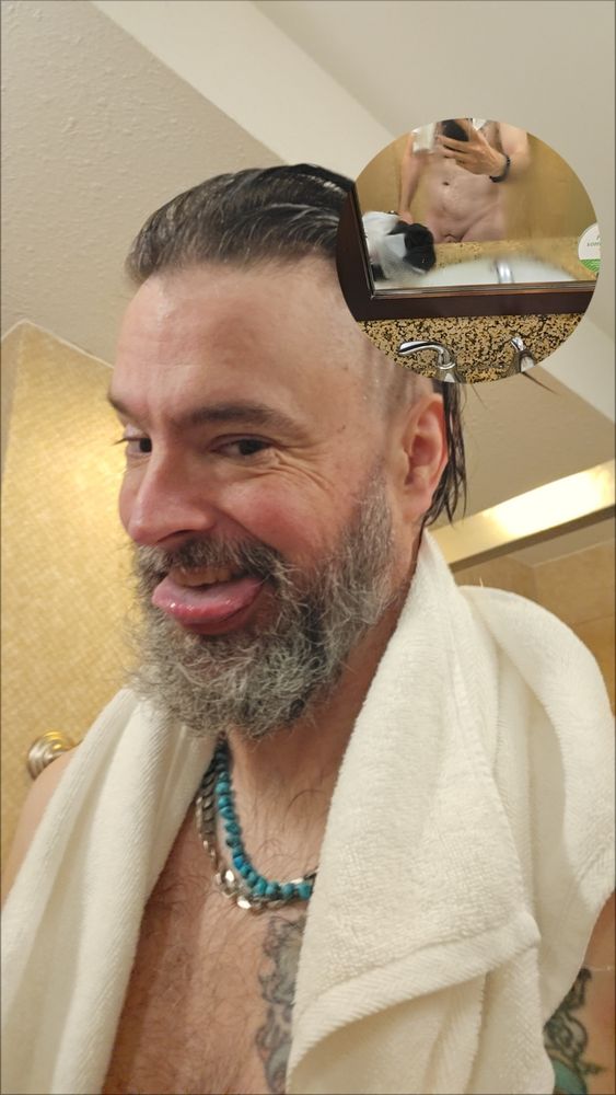 Hi bbe, My contact details in order of preference;

Discord server invite link:
discord.gg/DCQe9pS3 
discord user @luciodinson

Telegram @luciodinson 
Whatsapp 865243xxxx

Massage Booking site:
QBiTFoundation.simplybook.me/v2/ 
Luci massage therapist or Miss Moon bookings only no spam!

If you donate (ADA, BTC, CashApp $luciGOdinson, paypal luciGJackson at proton dot me , credit card) to the foundation  (501c3 non-profit). I will consider giving you my sms/whatsapp otherwise I will only be available on https://discord.gg from now on.

Love,
L – El heffe

48,divorced,massage therapist, knoxville tn
Google chat DrGWorld420@gmail.com 
Telegram @luciodinson 
