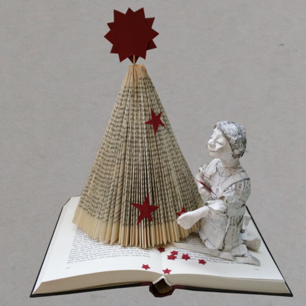 DIY: Weihnachtsbaum aus Buch falten - HANDMADE Kultur