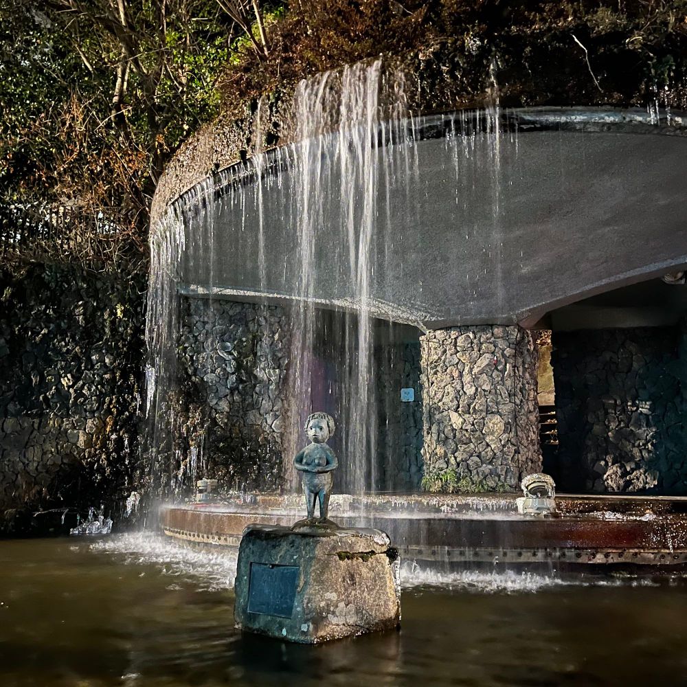 También se han formado carámbanos en la fuente de YUKEMURI-IKE (el estanque de vapor) de Arima Onsen.