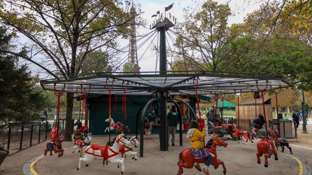 Paris : les « commerçants » du Champ-de-Mars priés de plier bagage pour les JO