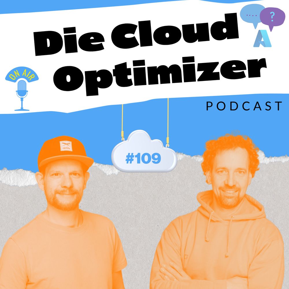 Podcast-Cover mit dem Titel „Die Cloud Optimizer“, Folge #109. Zwei Männer in orangefarbenem Look (links mit Cap, rechts mit Hoodie) stehen vor einem Hintergrund mit Blau und Grau. Über ihnen hängt eine Wolke mit der Folgennummer. Mikrofon-Symbol mit "On Air" links, Sprechblasen rechts.