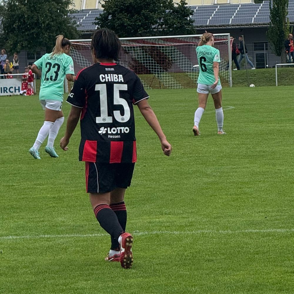 Chiba läuft nach dem Halbzeitpfiff vom Platz