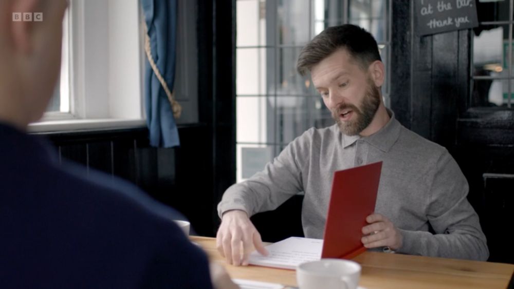 David Beckingham showing Ross Kemp a list of 'habitual drunkards' from Birmingham on Who Do You Think You Are?