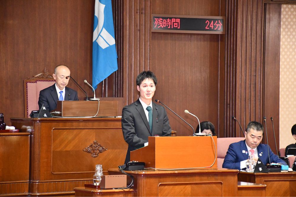 滋賀県議会で一般質問をする野田武宏 県議会議員