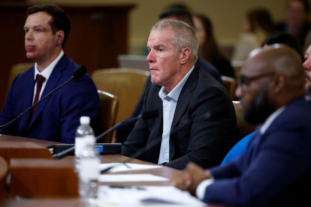 Brett Favre tells Congress that he has been diagnosed with Parkinson's disease