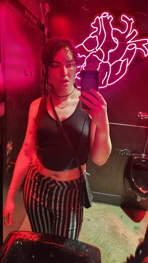 Selfie of Wyn in a bar bathroom