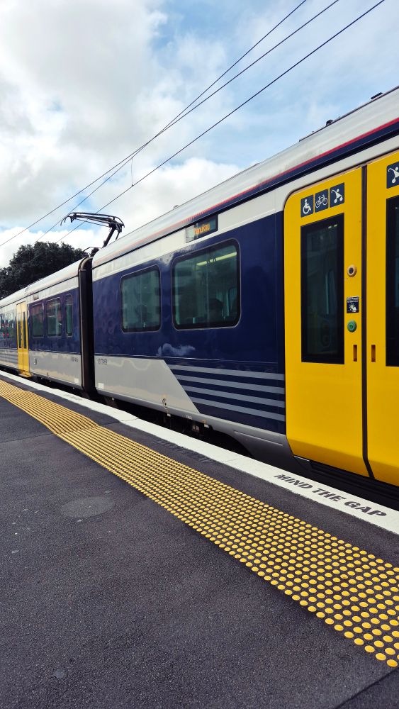 Manukau bound AMT469 and AMP469 briefly stopped at Sylvia Park Station, Auckland, New Zealand. 