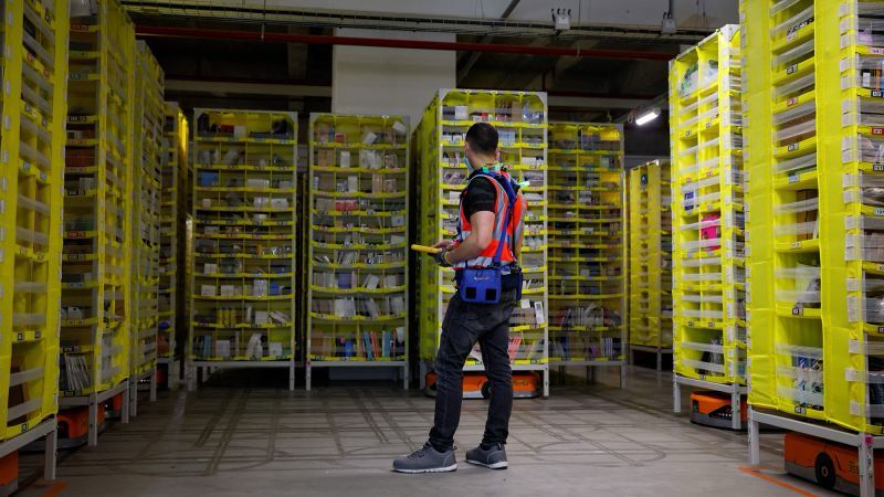 Amazon, like companies across the United States sent a warning to its employees on Tuesday.