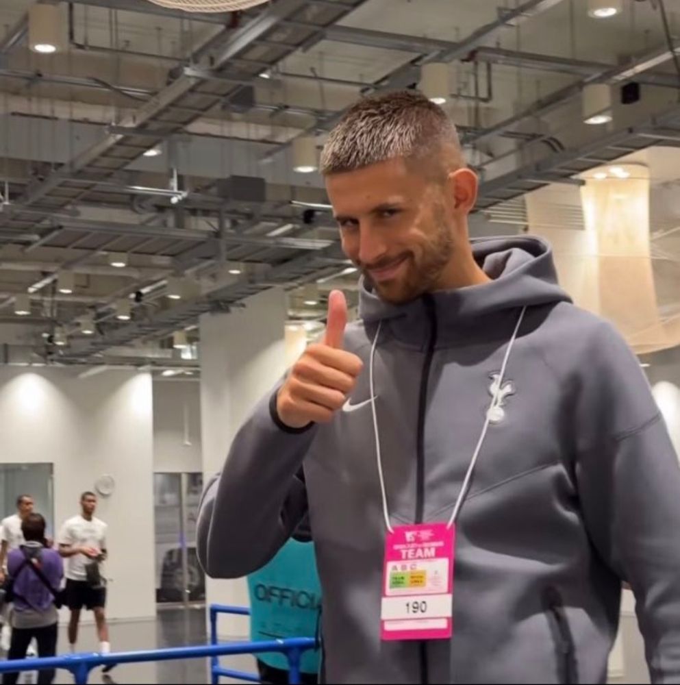 Big Vicario giving the thumbs up 
