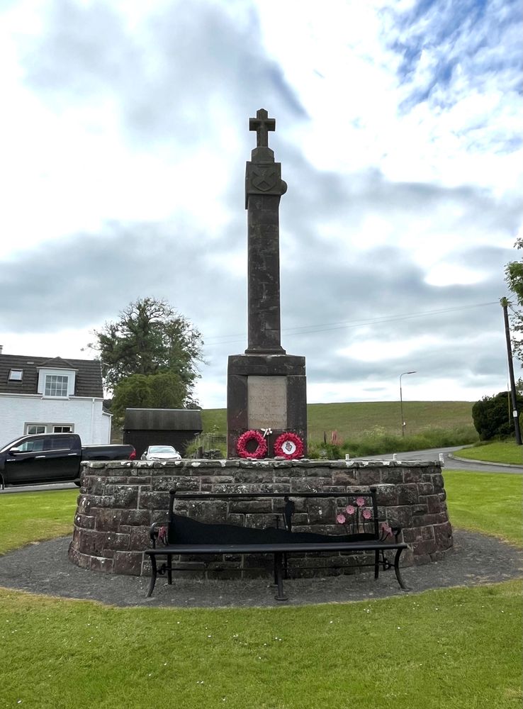 Skirling war memorial.