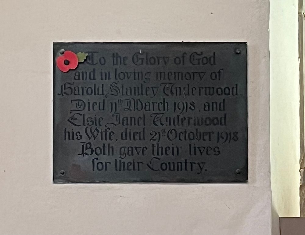 War memorial plaque commemorating husband and wife, Acting Serjeant Harold Stanley Underwood and Nurse Elsie Janet Underwood.