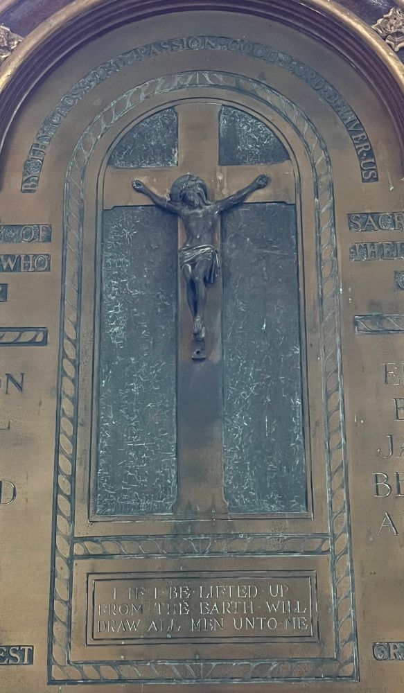 Draycott war memorial. Crucifix.