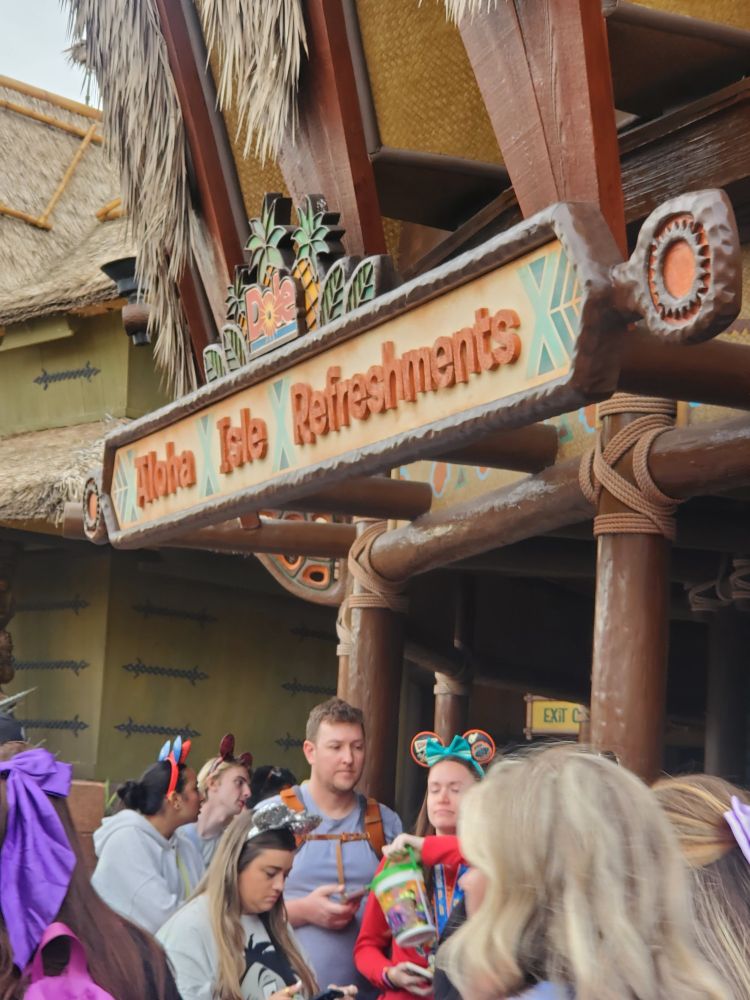 Sign for Aloha Isle Refreshments in Adventureland at the Magic Kingdom