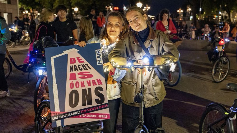 Aanleiding voor de actie is de gewelddadige dood van de 17-jarige Lisa uit Abcoude.