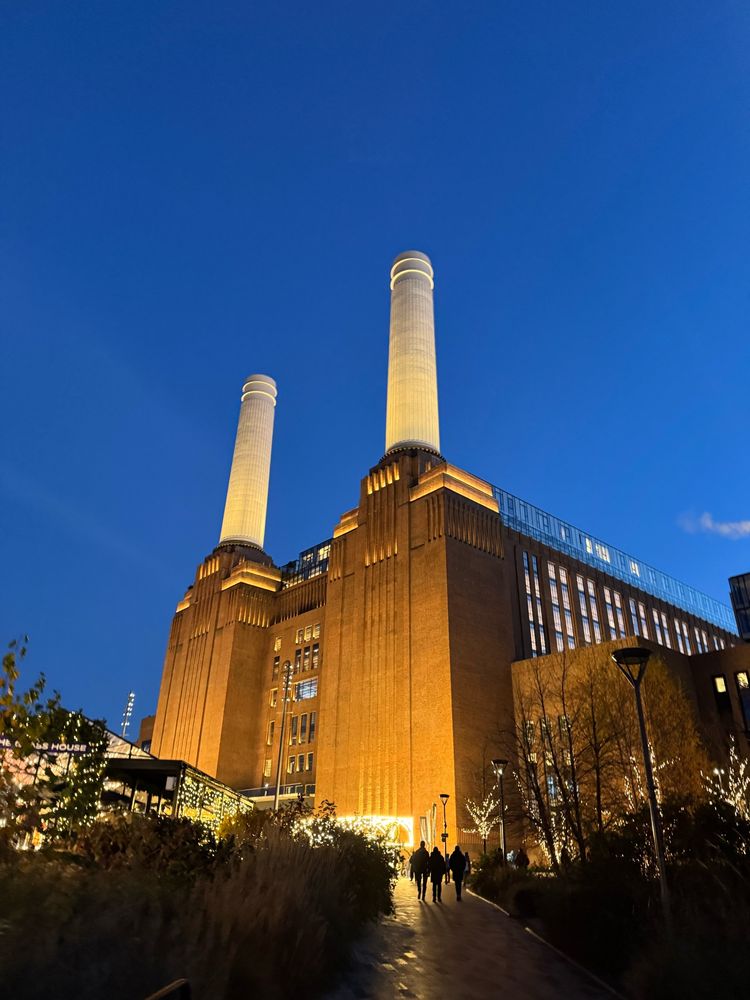 Battersea power station in the evening, lit up