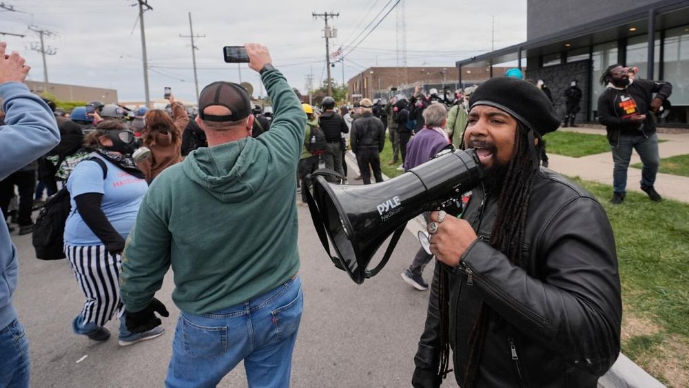 Protesters gather outside an ICE processing facility in the Chicago suburb of Broadview, Ill., Saturday, Nov. 1, 2025. (AP Photo / Alex Brandon)
