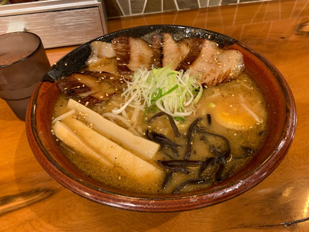 映画館下見の帰りに吉山商店のラーメンを食べる。商店街限定のラーメンを堪能した。