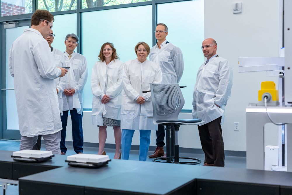Governor Healey touring life sciences facility.
