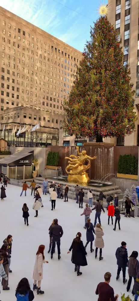 Ice skaters and Christmas tree at Rockerfellar Center, New York