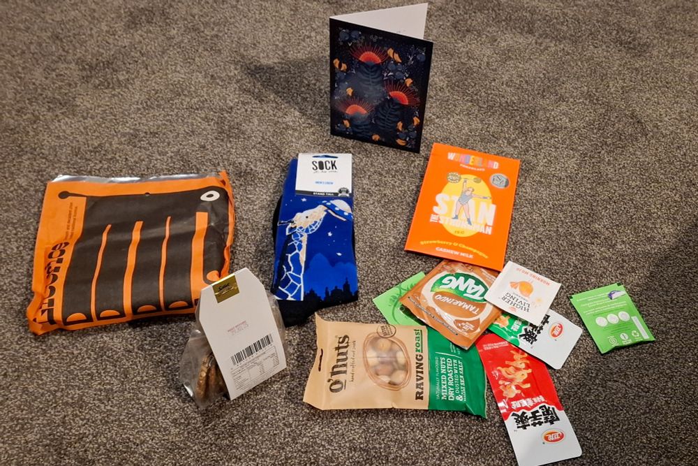 10 items of chocolates, sweets, nuts and other products. And a card.