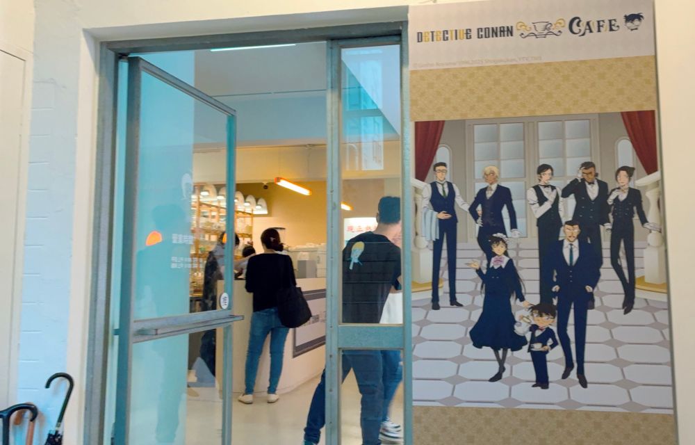 秘密基地のような入り口です。