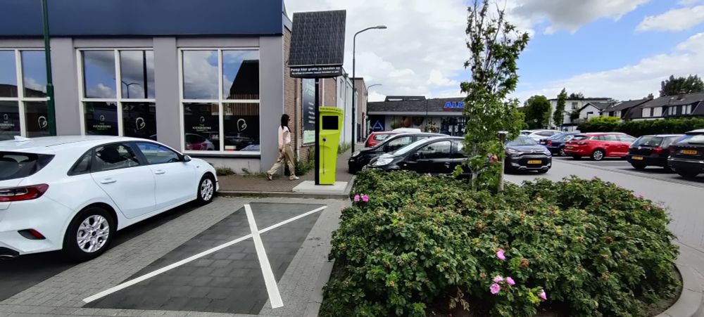 afbeelding van de slimme bandenpomp op het Laanplein in Baarn