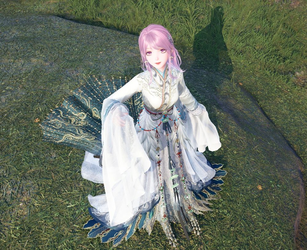 screenshot do jogo infinity nikki, mostrando a personagem Nikki vestindo um vestido longo e fechado de estilo chinês, cabelo rosa na altura do pescoço, com grama ao fundo. vemos ela de cima, ela olha em nossa direção enquanto ergue uma mão