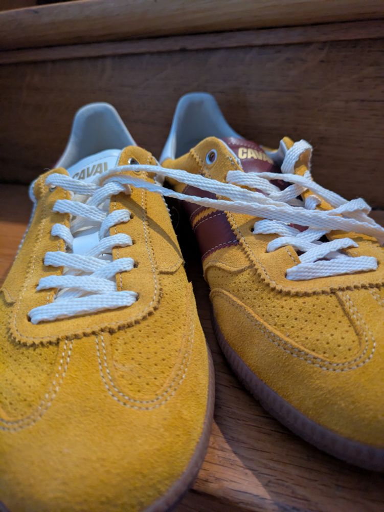 Yellow mustard dissymmetric sneakers - front view