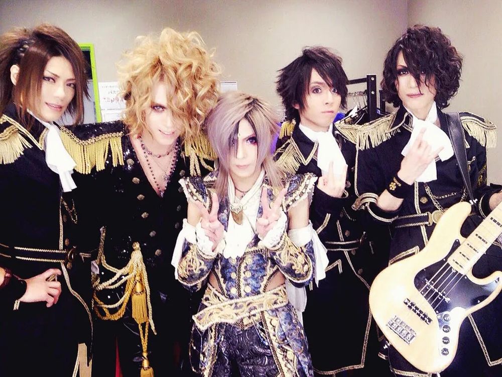 a photo of Teru with Kamijo and his band