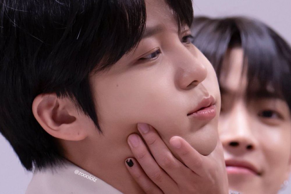 kpop group ateez member choi jongho getting his face squished cutely