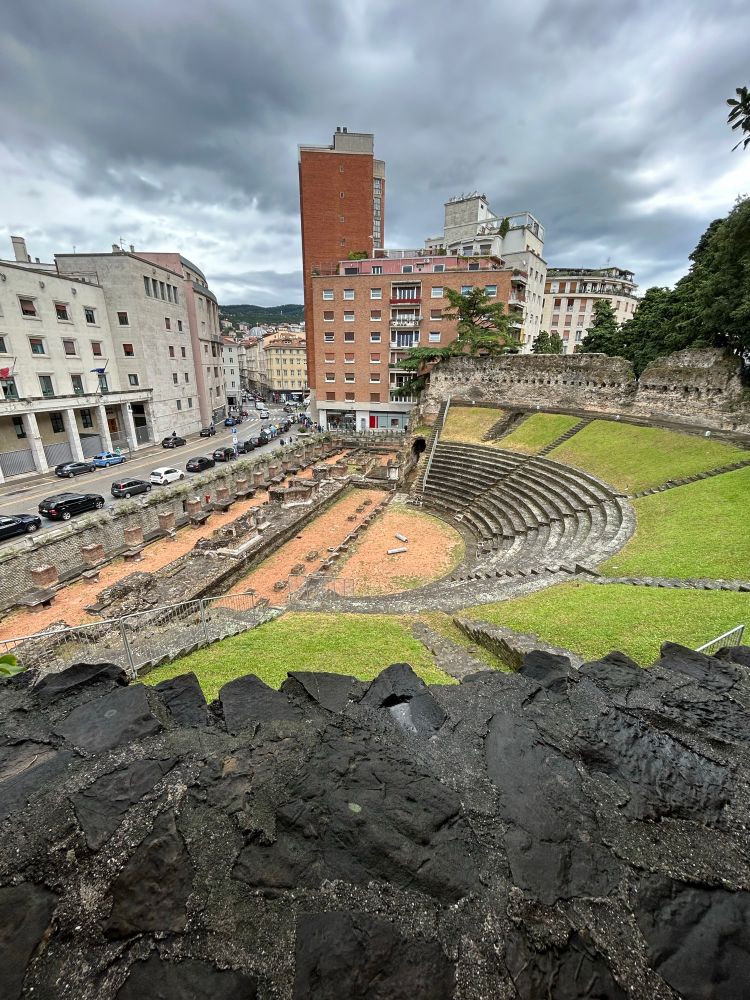 #romansitesaturday
Amphitheater in Trieste. The old aside the new. Built sometime in the first or second century. Seated 6000. 