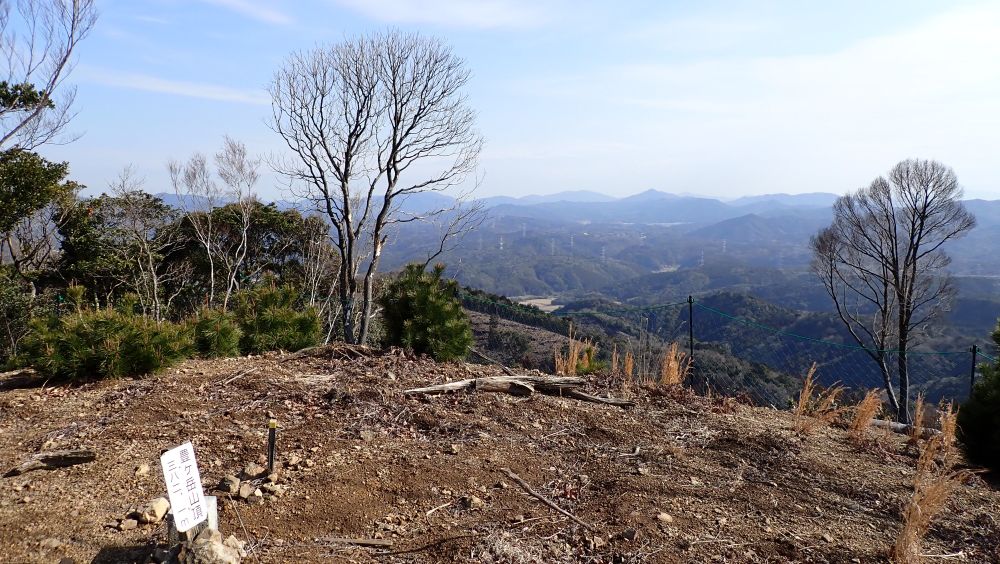 山口県「豊ヶ岳」山頂。2025年3月。