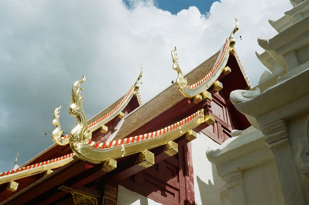Architectural details on the roof of a Buddhist temple 