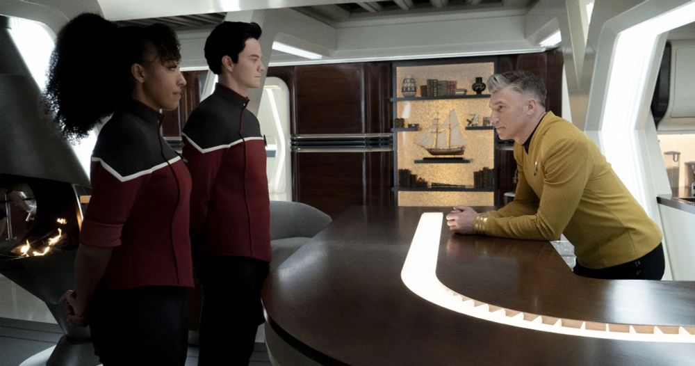 Live action Mariner and Boimler (lower decks) talking to Capt Christopher Pike (SNW) 