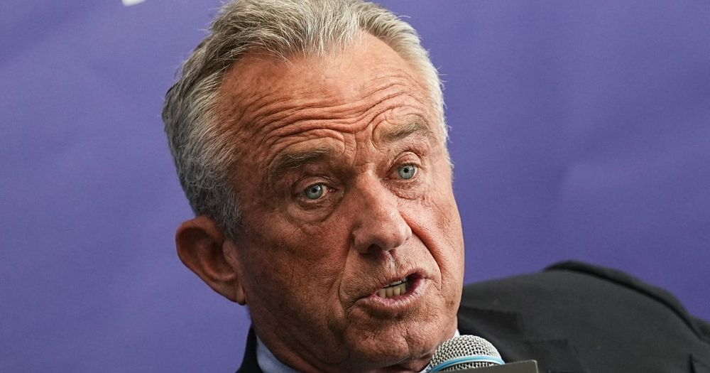 Robert Kennedy Jr. looks like a zombie 