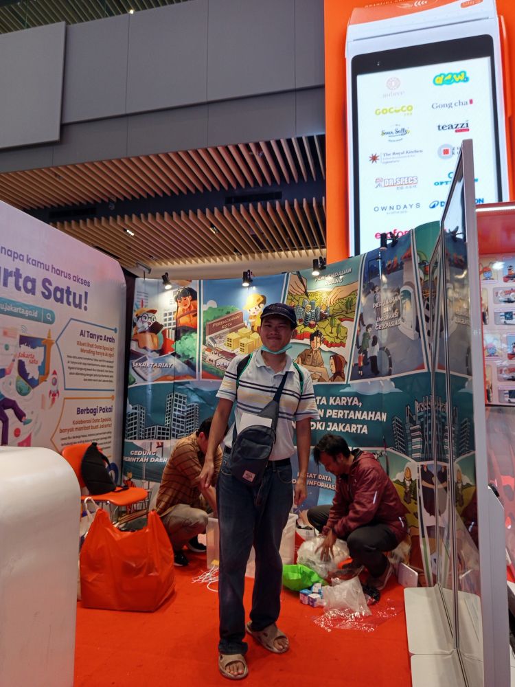 A picture of me in the Jakarta Satu Booth (while the members in the back are gathering stuff before they leave.)
